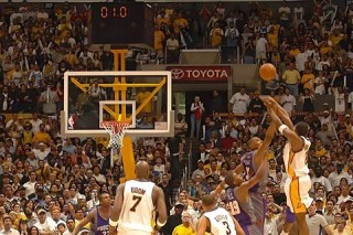 科比布莱恩特对决卡尔马龙2004年NBA季后赛巅峰战役精彩回顾