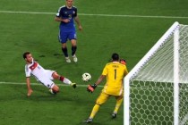 2014德国世界杯冠军荣耀征程：格策加时绝杀铸就第四座大力神杯