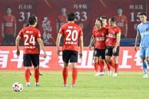 鲁能主场激战毅腾 中超对决引爆绿茵激情