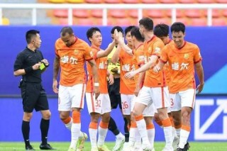 建业鲁能激烈碰撞上演进球盛宴悬念重重