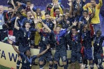 2014世界杯水位激战风云：暴雨中的绿茵场与场馆排水系统大考验