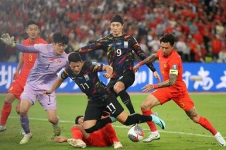 国足激战韩国足球赛事视频高清完整版精彩回顾