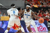 北京首钢激战上海大鲨鱼关键三分球锁定胜局