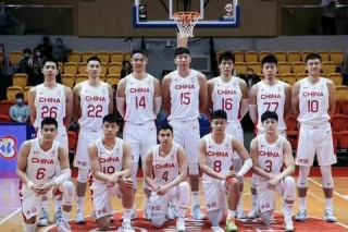 中国男篮对阵冰岛精彩赛事全回顾展现团队精神