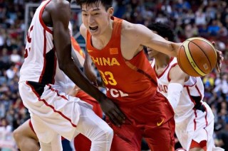 中国男篮蓝队对阵红队激烈对决展现实力