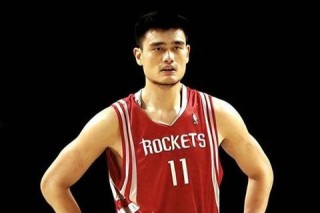 姚明VS詹姆斯-篮球巨人时代碰撞：中锋传奇与全能王者的跨时空对话
