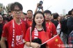 中国女球迷热情助威世界杯赛场风采引燃全球观众热议浪潮